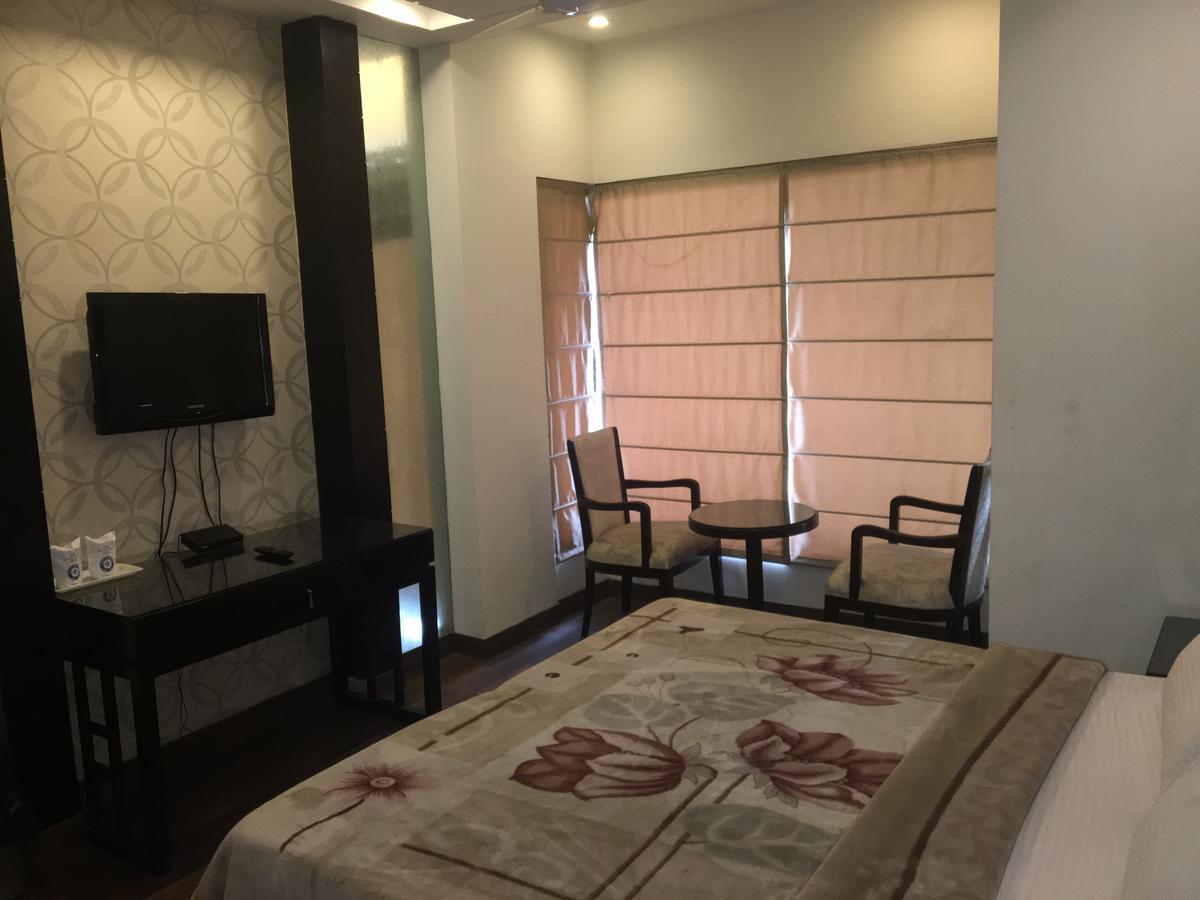 Hotel Vipul Grand Gurgaon Exterior foto